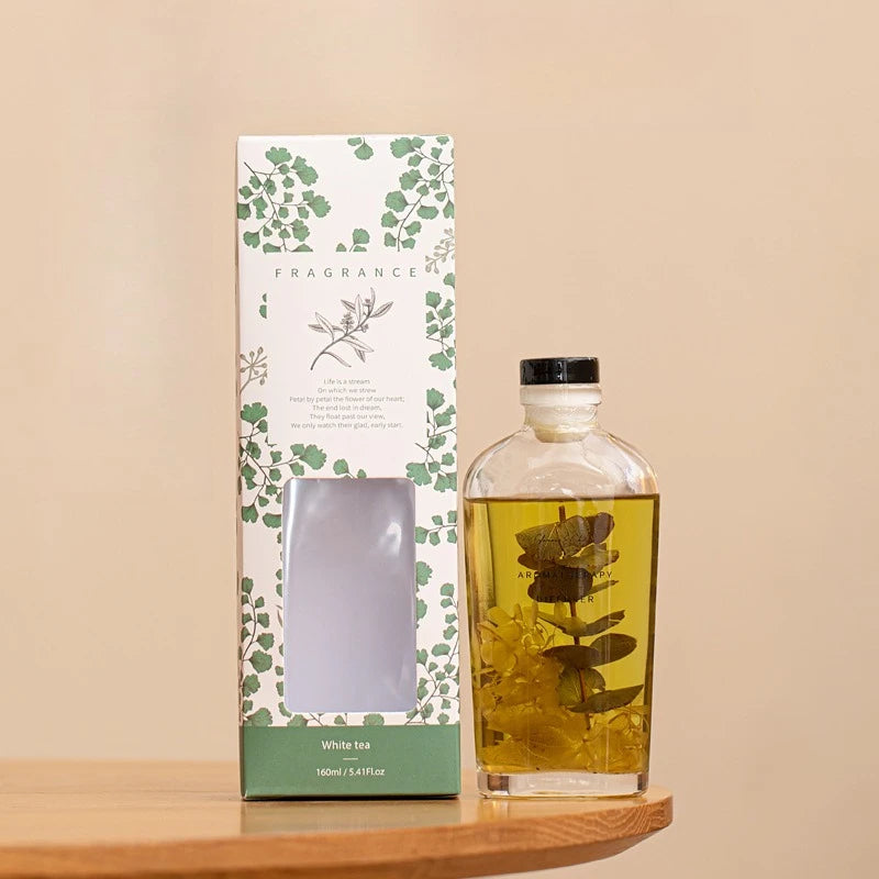 "Botanical Dreams" aromatherapy diffuser 160ml — White Tea fragrance — delicate dried flowers in clear glass — CL House