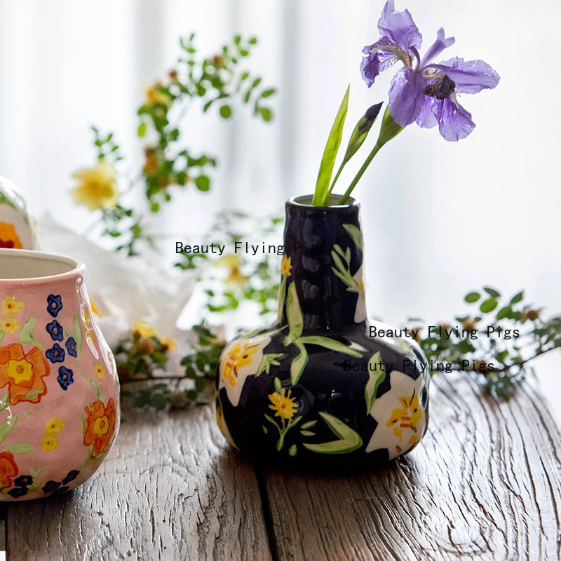 Luxury ceramic gifts Maison style decoration Hand-drawn floral vase Decorative pottery centrepiece

Hand-painted ceramic vase Orchid flower vase Living room ornaments Artisan home decor