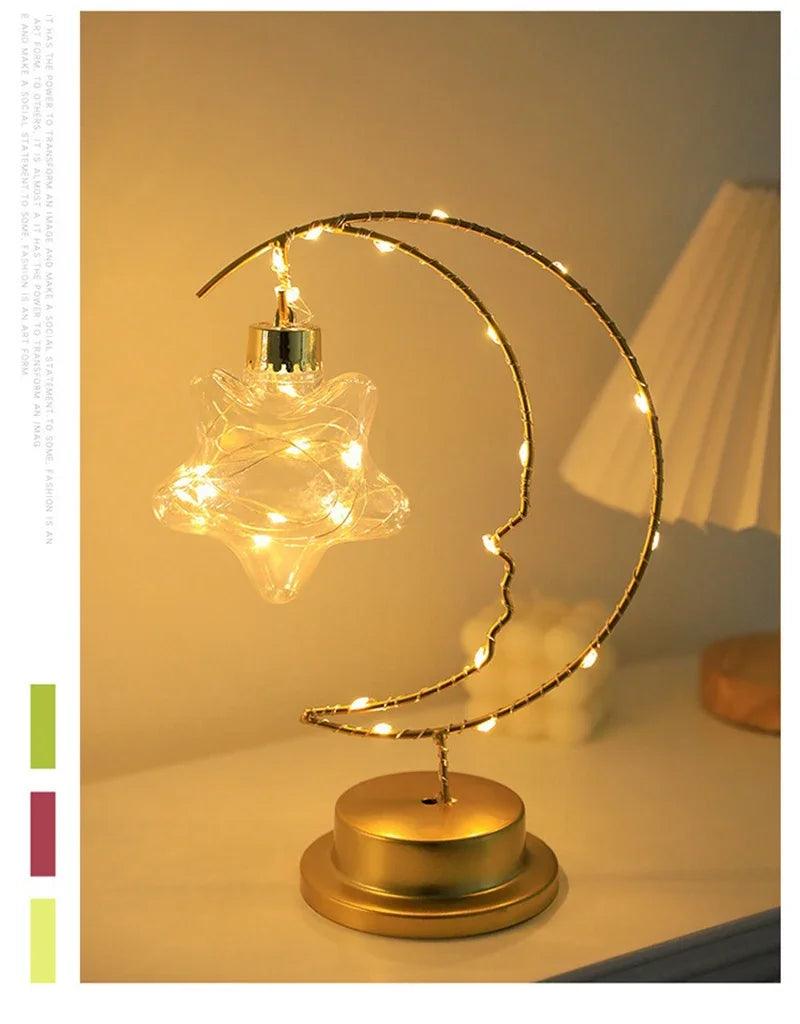 Charme céleste : veilleuse LED en fer forgé doré