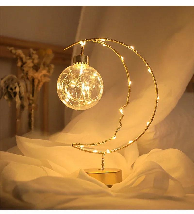 Charme céleste : veilleuse LED en fer forgé doré