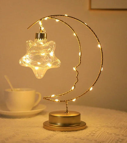 Charme céleste : veilleuse LED en fer forgé doré