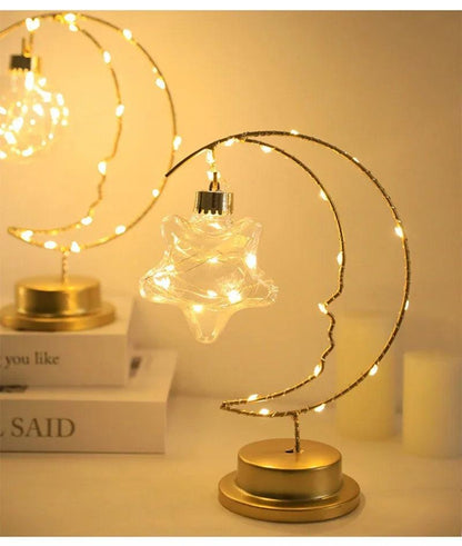 Charme céleste : veilleuse LED en fer forgé doré