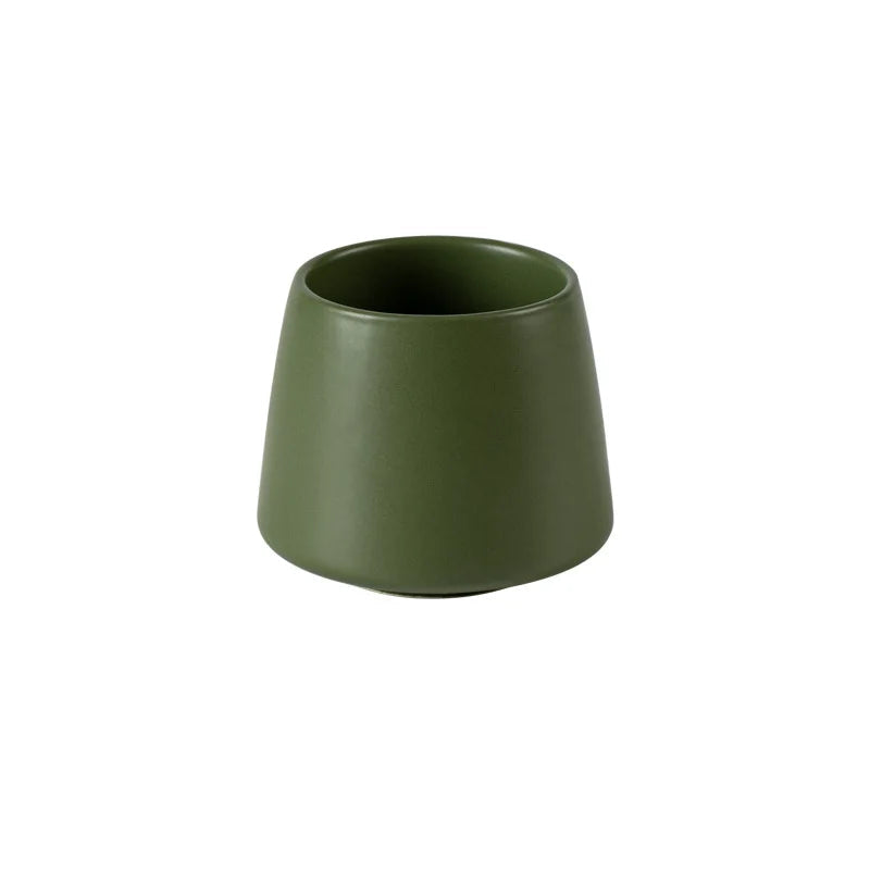 Single cone-shaped matte green ceramic cup, vintage green finish, 200ml, bathroom toothbrush holder, white background
