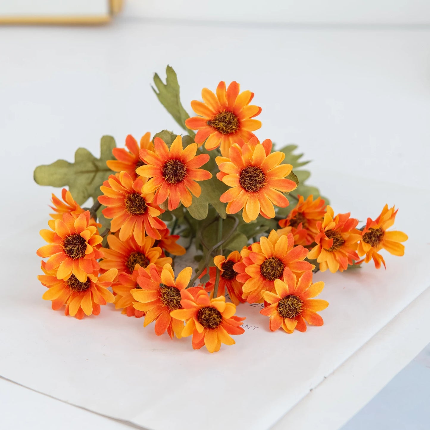 Artificial daisy flowers

Fake plant centrepieces

Wedding daisy bouquet

Handheld floral arrangement

Home party flower decor

Plastic daisies for vases

Festival flower bouquet

Maintenance-free home gifts

Artificial meadow flowers UK