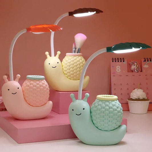 Touch-Controlled

Soft Glow

Safe

Rechargeable

Reading Atmosphere

Reading

Portable

Palavras-Chave: Night Light

LED Reading Light

LED book light

Kids' Bedrooms

Kids

Eye-Friendly

Easy to Use

Dimmable LED

Cozy

Colorful

Children

Bedtime Stories

Adjustable

